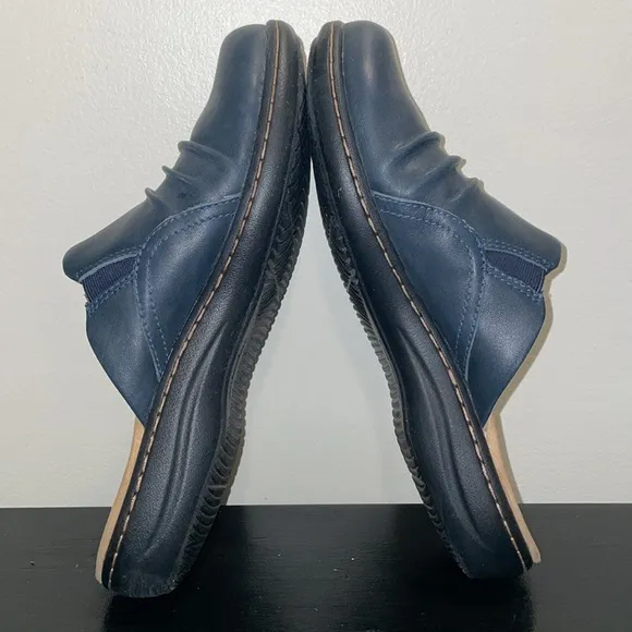 Women's Laurieann Bay Slip-On Ruched Slide Flats. Size 8.5 WIDE.  Blue. Leather.