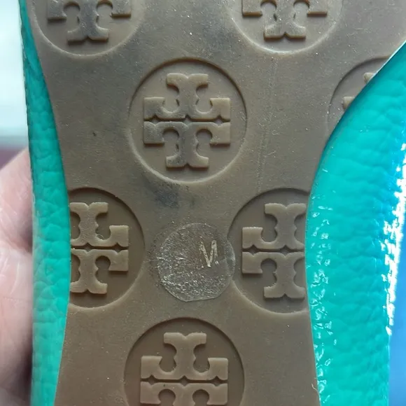 Women’s size 7/8 Tory Burch Flats. Used condition.