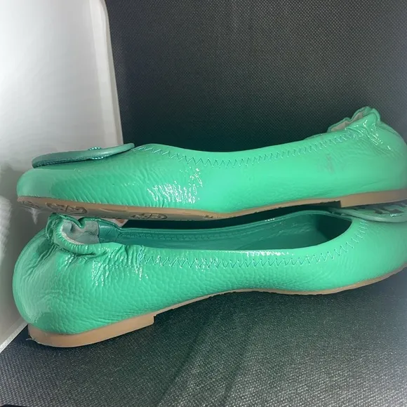 Women’s size 7/8 Tory Burch Flats. Used condition.
