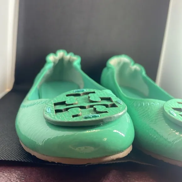 Women’s size 7/8 Tory Burch Flats. Used condition.