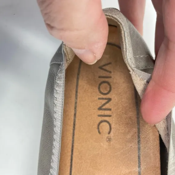 Women's Vionic Gray Leather Ballet Flats sz. 7.5