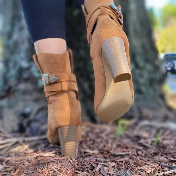 Women's Wrapped Around Strappy Chunky Booties