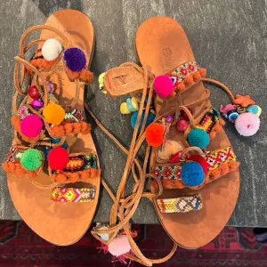 Wrap up Pom-Pom Sandals