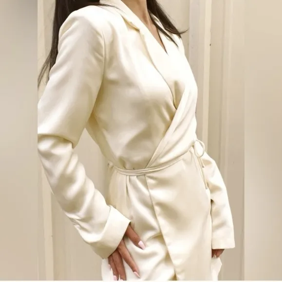 ZARA * CREAM SATIN EFFECT WRAP Blazer DRESS