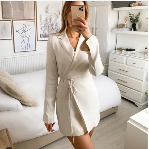 ZARA * CREAM SATIN EFFECT WRAP Blazer DRESS
