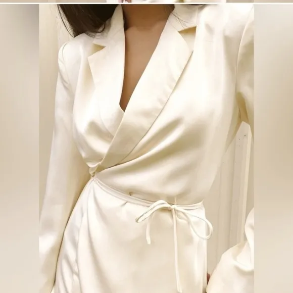 ZARA * CREAM SATIN EFFECT WRAP Blazer DRESS