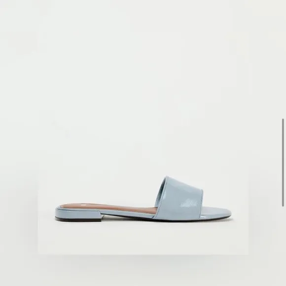 🔥🔥Zara faux pantent leather flat sandals