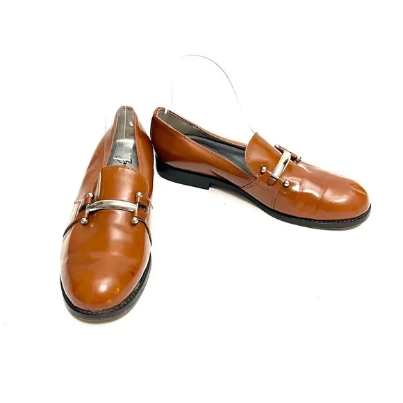 ZODIAC | Vintage 1990s men’s honey brown leather silver bar strap loafers